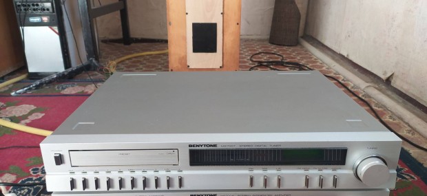 Benytone M2700T digitlis tuner