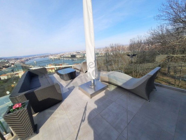 B�rc utc�ban luxuslak�s kiad�