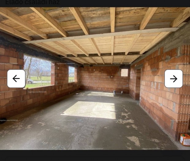 Beretty��jfalu �j�p�t�s� csal�di h�z