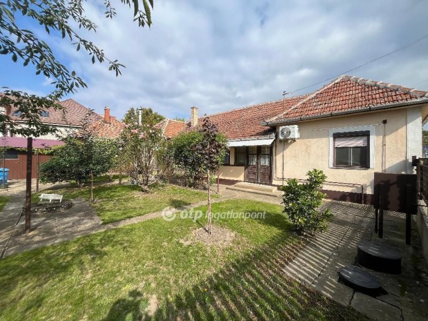 Beretty��jfalui 106 nm-es h�z elad�