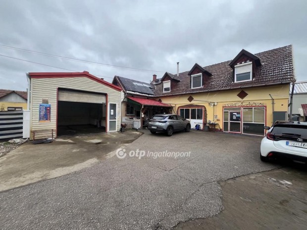 Beretty��jfalui 245 nm-es �zlethelyis�g elad�