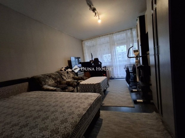 Beretty��jfalui 54 nm-es lak�s elad�