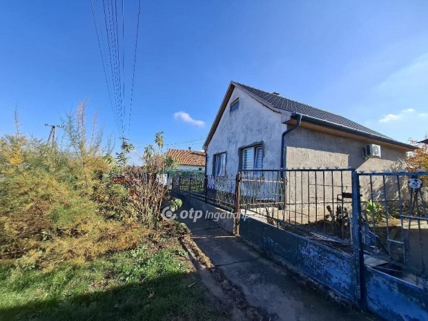 Beretty��jfalui 59 nm-es h�z elad�