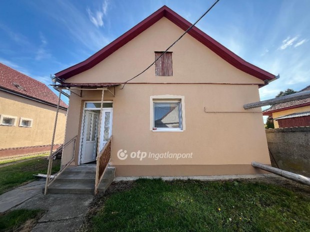 Beretty��jfalui 81 nm-es h�z elad�