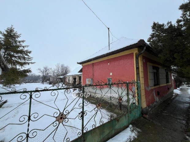 Beretty��jfalui 84 nm-es h�z elad�