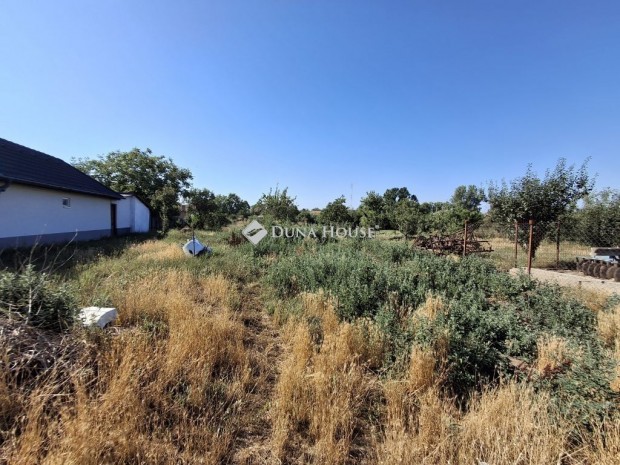 Beretty��jfalui 86 nm-es h�z elad�