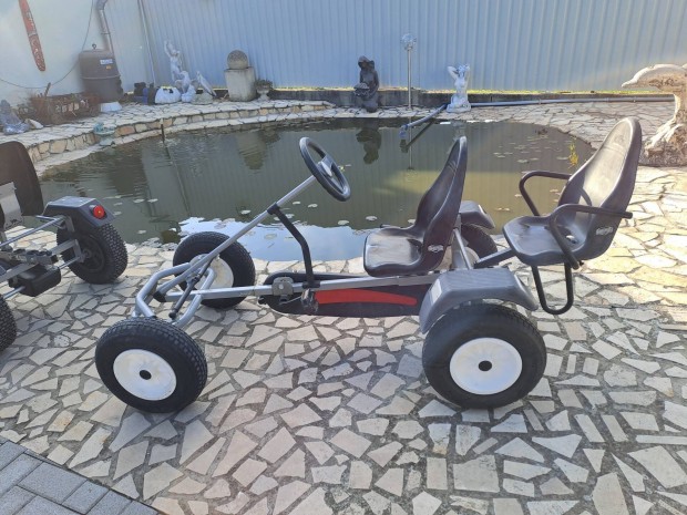 Berg 2szemlyes nagymret pedlos gokart szabadonfut, llthats