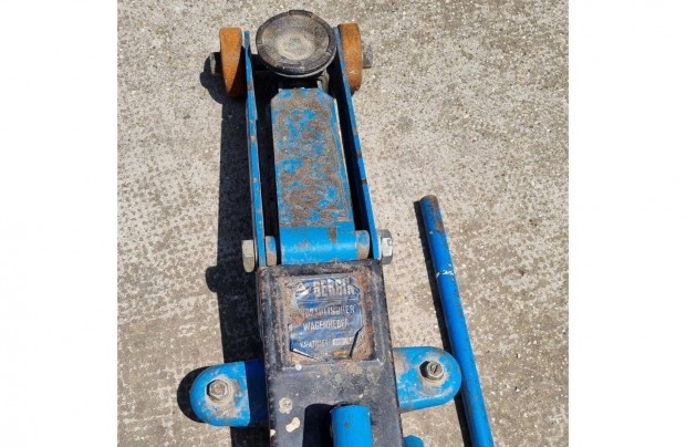 Bergin hidraulikus aut� emel�