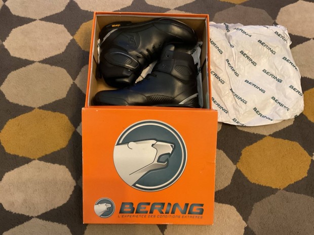 Bering motoros cip� 42-es