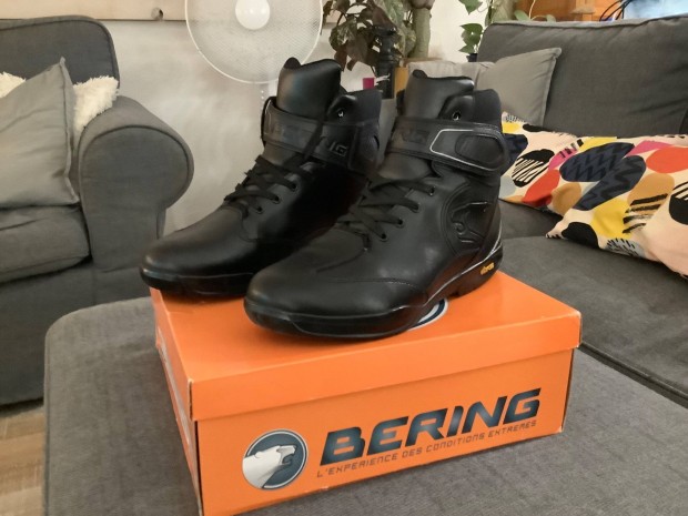 Bering motoros cip 42-es