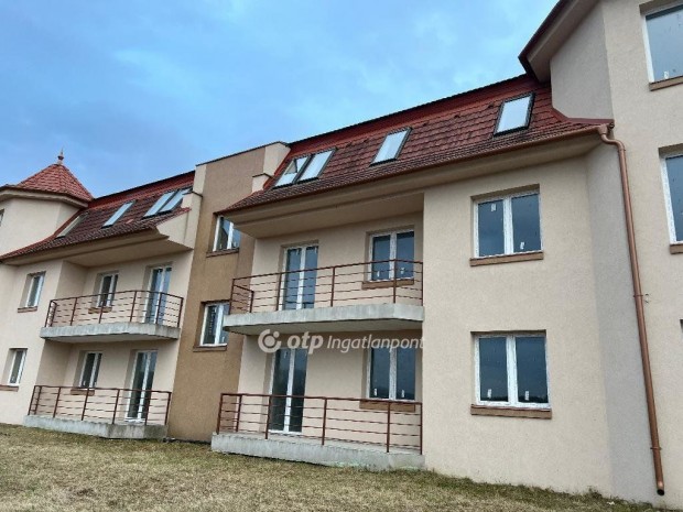 Berkenyei 1235 nm-es h�z elad�