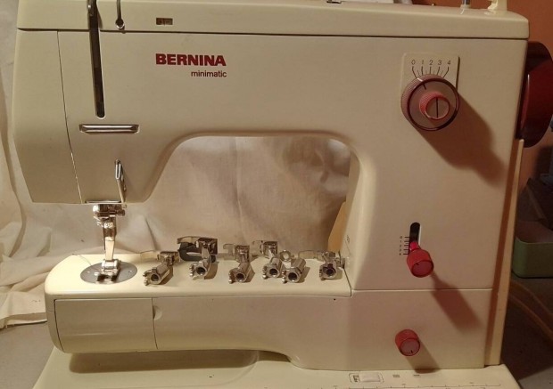 Bernina 807 varrgp elad 