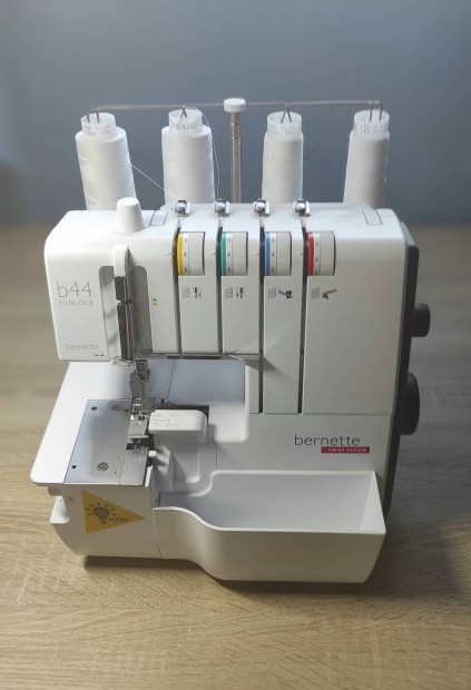 Bernina bernette b44 funlock overlock