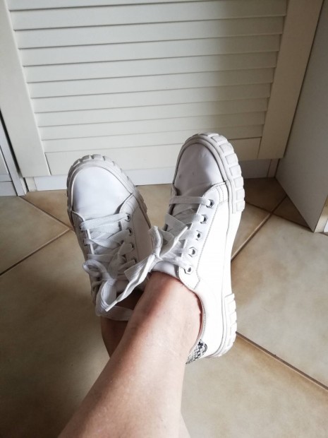 Bershka feh�r b�r cip� 38 as 