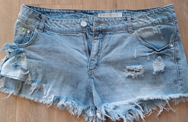 Bershka világoskék női szaggatott farmer sort (40)