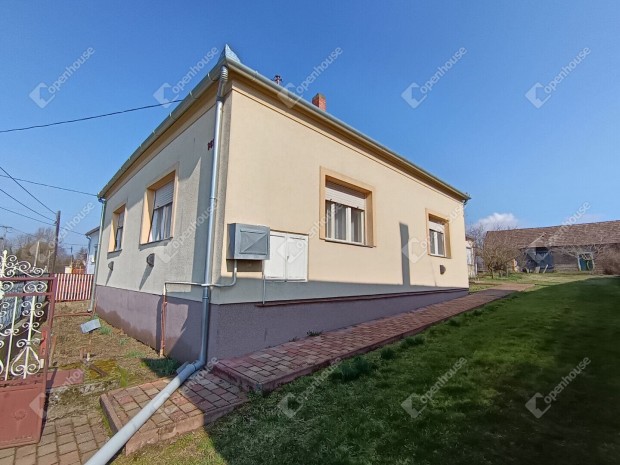 Berzenc�n kedves hangulat� csal�di h�z elad�