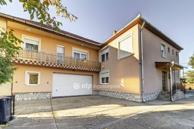 Beseny�teleki 220 nm-es h�z elad�