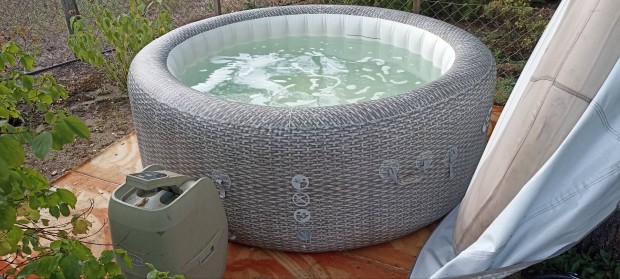 Bestway Lay-z-spa Honolulu jakuzzi Kecskemten 