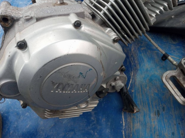 Beta 125 Yamaha alkatr�sz blokkal kieg�sz�t�kkel
