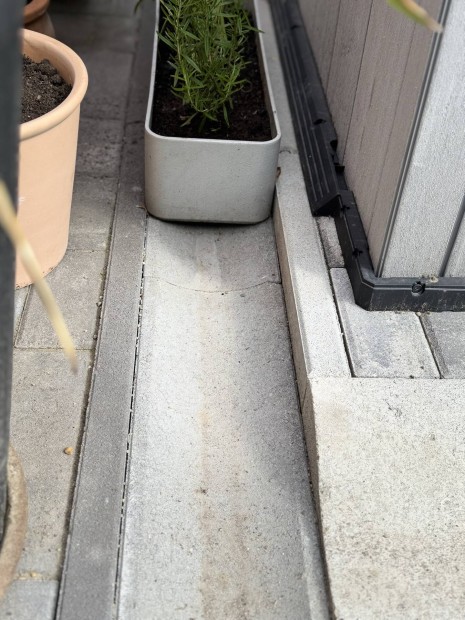 Beton folyóka elem szürke