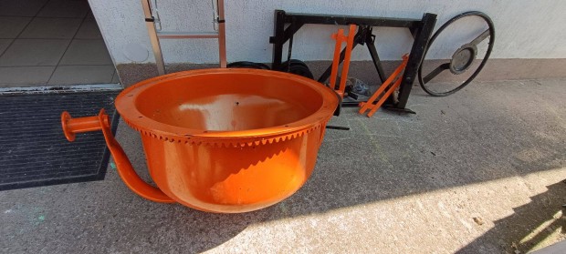 Betonkever 120L hibs motorja bezott. 0 perces