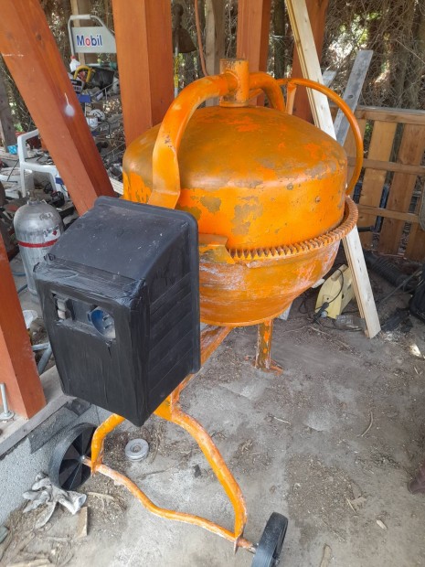 Betonkever� g�p 165literes elado.