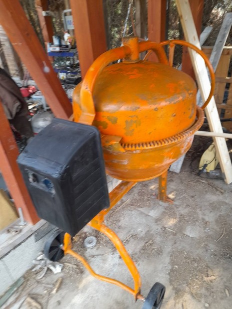 Betonkever� g�p 165literes elado.