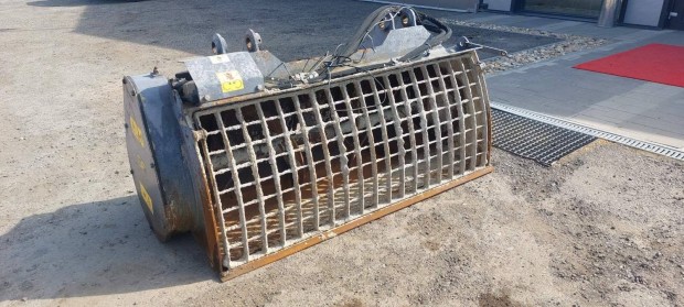Betonkeverő kanál JCB kotró-rakodóra