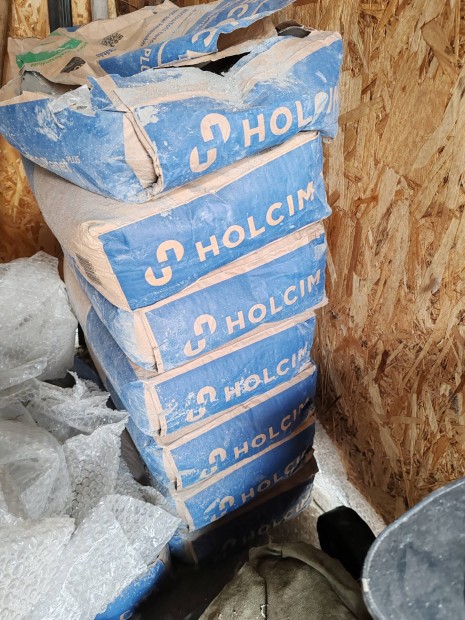 Betonozsbl megmaradt 100kg cement elad