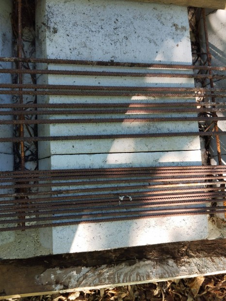 Betonvas. építkezésből megmaradt