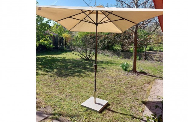 Bézs színű Honolulu napernyő 200x300 cm és gránit talp eladó