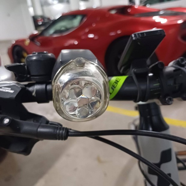 Bicikli lámpa 6 LED pro