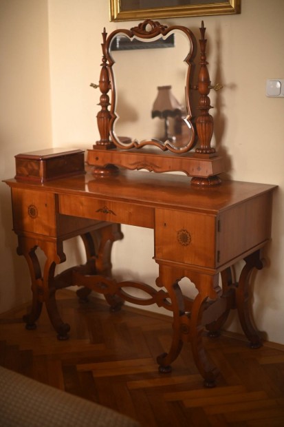 Biedermeier fslkd asztal