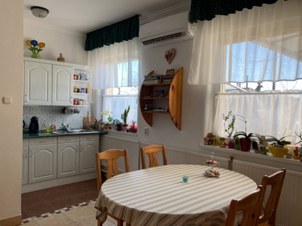 Bihari kertben csal�di h�z elad�