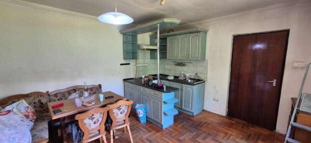 Biharikertben csal�dih�z elad�!