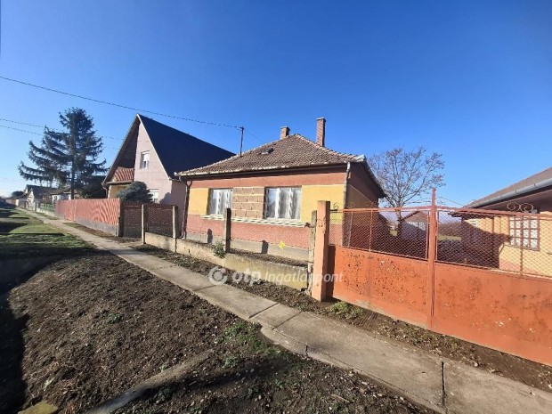 Biharkeresztesi 54 nm-es h�z elad�