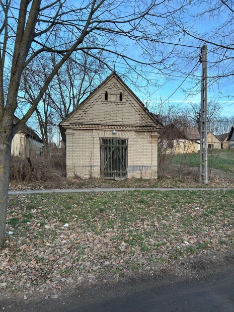 Bik�cs, Hunyadi utcai tanya elad�