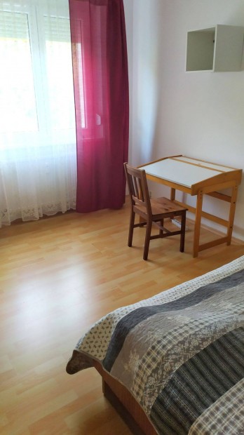 Bik�s parkn�l szoba kiad�