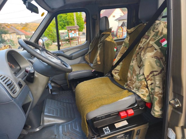 Billen� plat�s 4x4 terepes Mercedes Sprinter N�met katonai honv�ds�gi