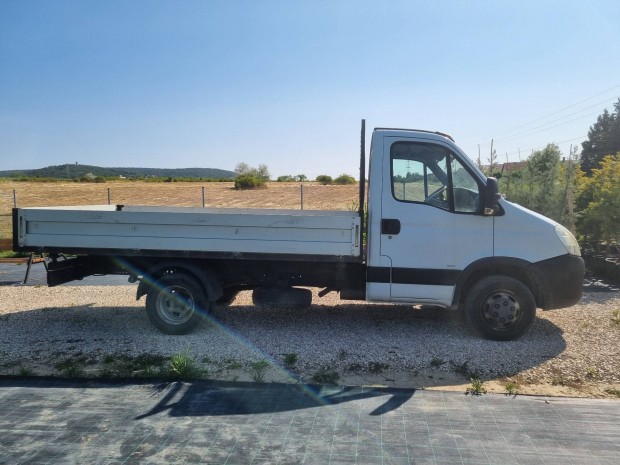 Billenplats Iveco Elad