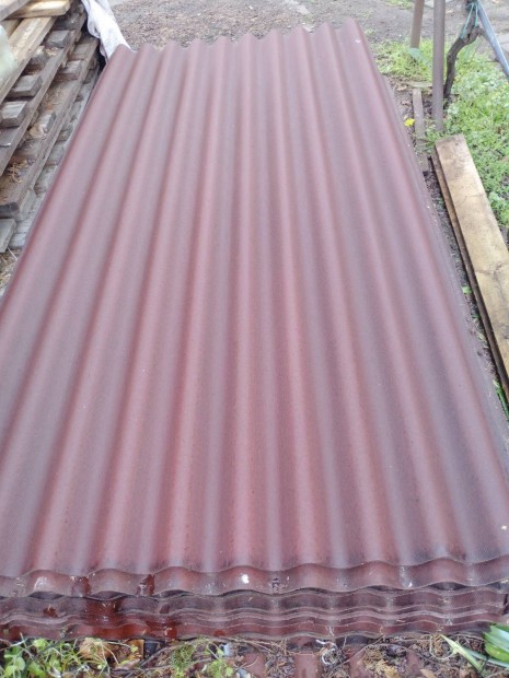 Bitumenes hullámlemez 2m x 0.95m vörös 1.526 Ft