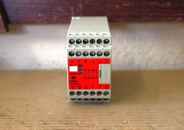 Biztonsgi rel 1,2 csatons Omron ( 6990 )