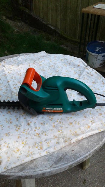 Black Decker sövényvágó GT 240 330 W.kíváló állapotban