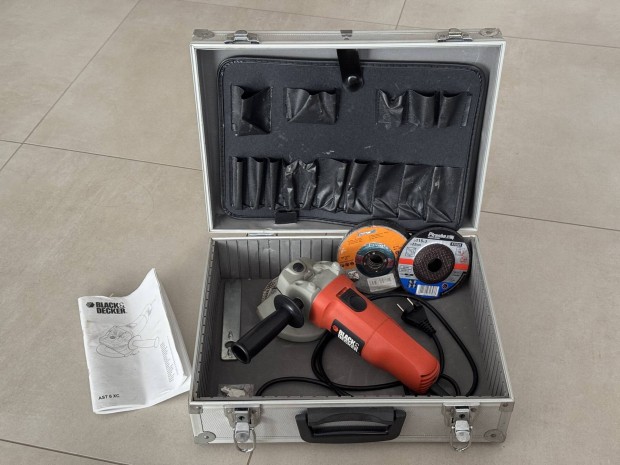 Black & Decker 115 mm sarokcsiszol AST 6 XC kofferrel