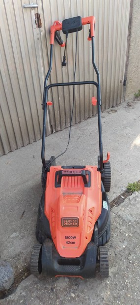 Black & Decker elektromos fnyr 1800W 42cm + ajndk 