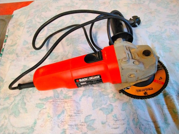 Black and Decker sarokköszörű 115-ös