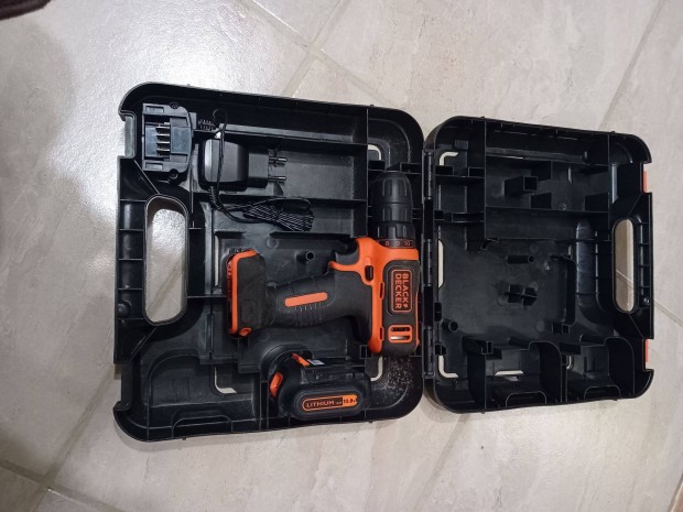Black and decker csavarozó