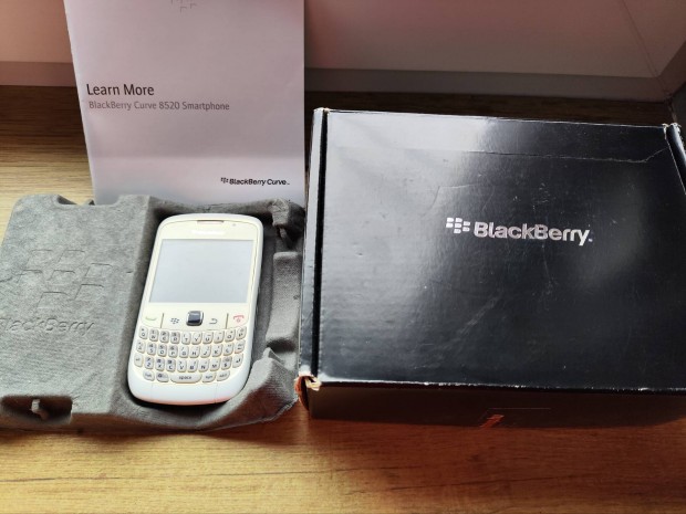 Blackberry Curve 8520 , Dobozos , Magyar nyelv 