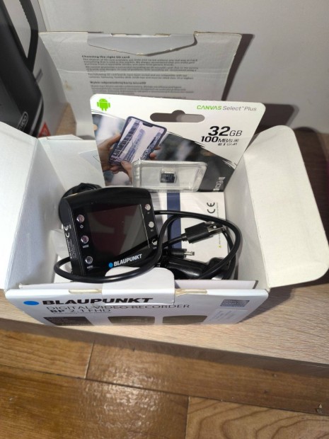 Blaupunkt 2.2 menetr�gz�t� kamera vadi �j