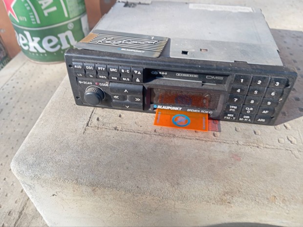 Blaupunkt Bremen RCM 43 t�pus� klasszikus aut�r�di� a k�pen.